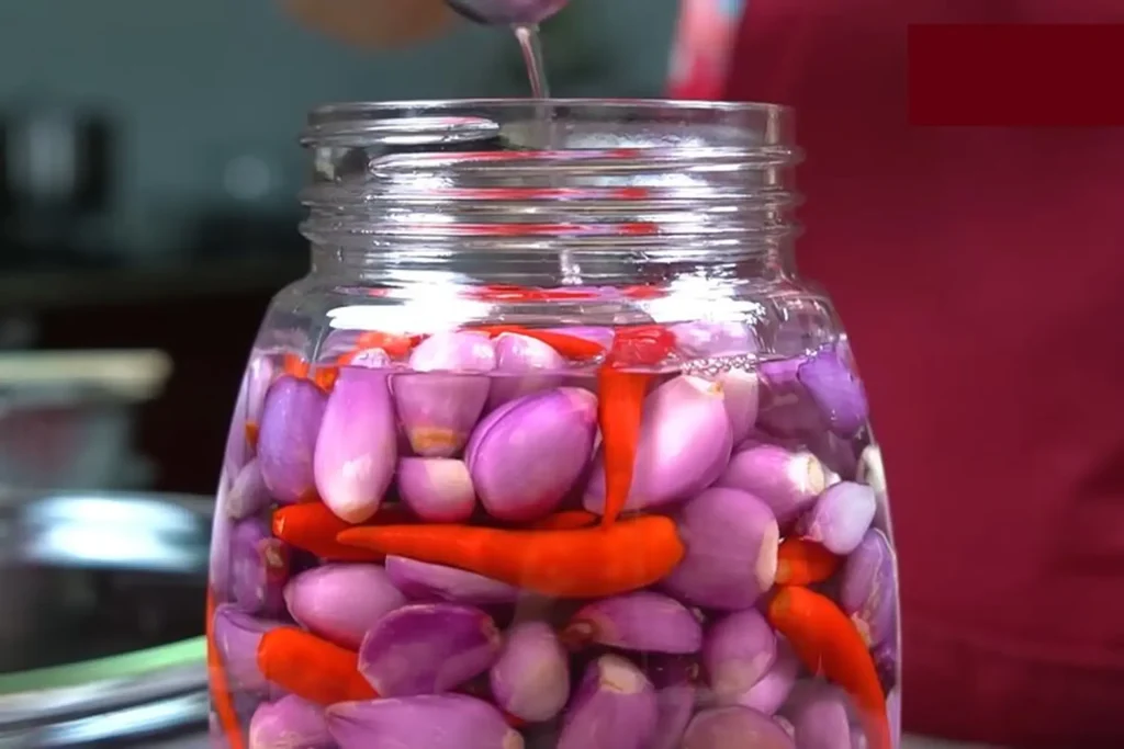 Hướng dẫn cách muối hành trắng giòn qua 5 bước chi tiết