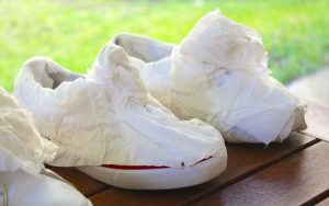 Phơi giày không bị ố vàng