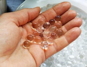 Sử dụng hạt ngậm nước (Hydrogel)